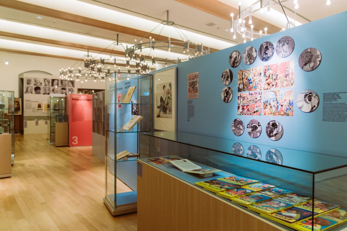 Impressionen Sonderausstellung "Germanenmythos und Kriegspropaganda. Der Illustrator Wilhelm Petersen (1900–1987)"